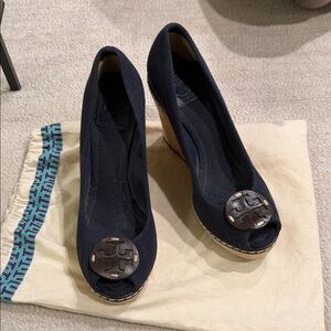 Tory Burch Navy Canvas Peep Toe Wedge Espadrilles Cork Heel Logo Medallion